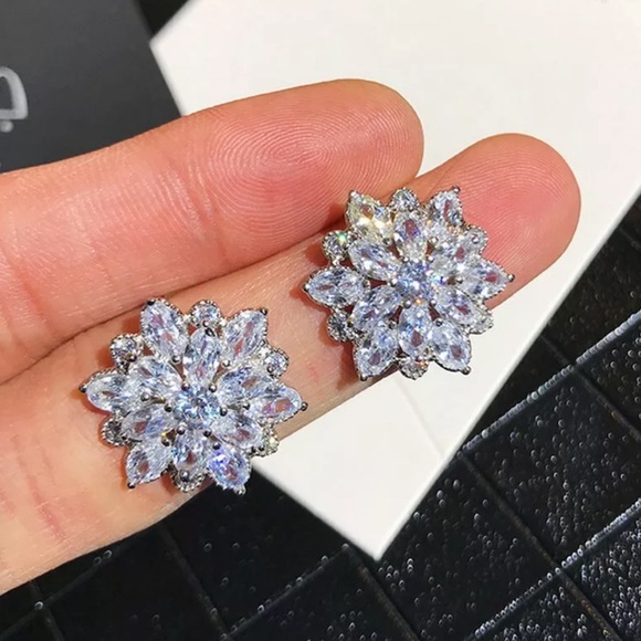 New 2020 Gorgeous Flower Studs Women 925 silver - Picture 3 of 9